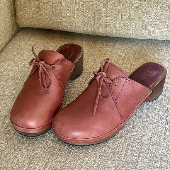 Vintage 70s-style J Crew Leather & Wood Clogs w/Bows Size 7 Women’s, Rust Brown - Picture 2 of 10